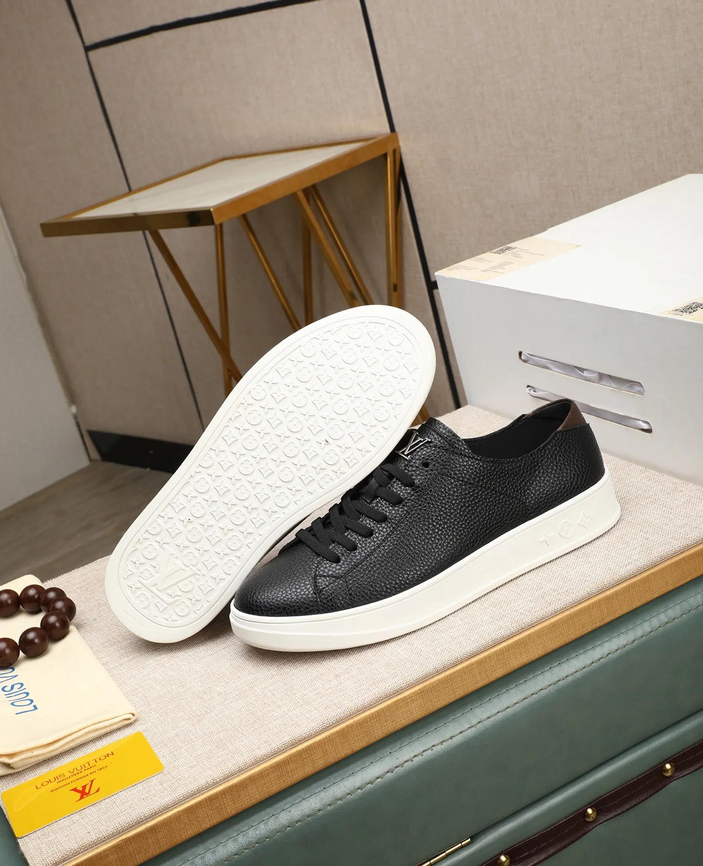 Men's shoes 💰440 📛📛【LOUIS VUITTON】Louis Vuitton official website synchronized new products 👟Milan fashion catwalk style 🇰🇾🇰🇾LV family logo, celebrity style, a must-have for fashionistas ⚠️First-layer calfskin ➕Genuine leather lining ➕Official website original version special outsole 👞Number 38-44